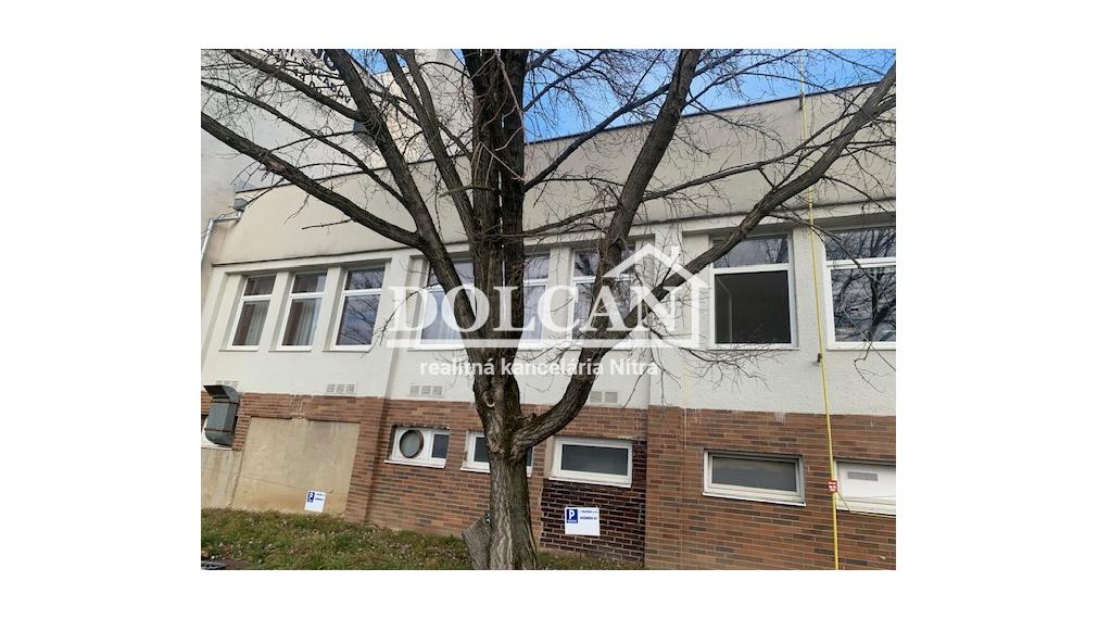 Na prenájom viacúčelový priestor v uzavretom areáli Nitra, Chrenová