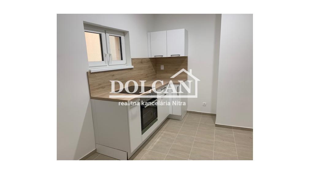 Na prenájom nezariadený 2-izb.byt s možnosťou parkovania, Nitra, centrum