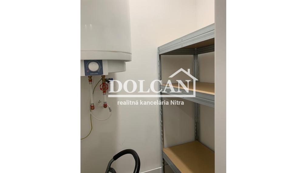 Na prenájom nezariadený 2-izb.byt s možnosťou parkovania, Nitra, centrum