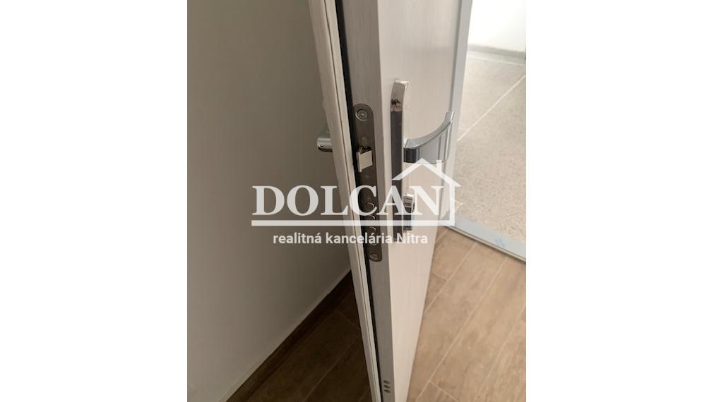 Na prenájom nezariadený 2-izb.byt s možnosťou parkovania, Nitra, centrum
