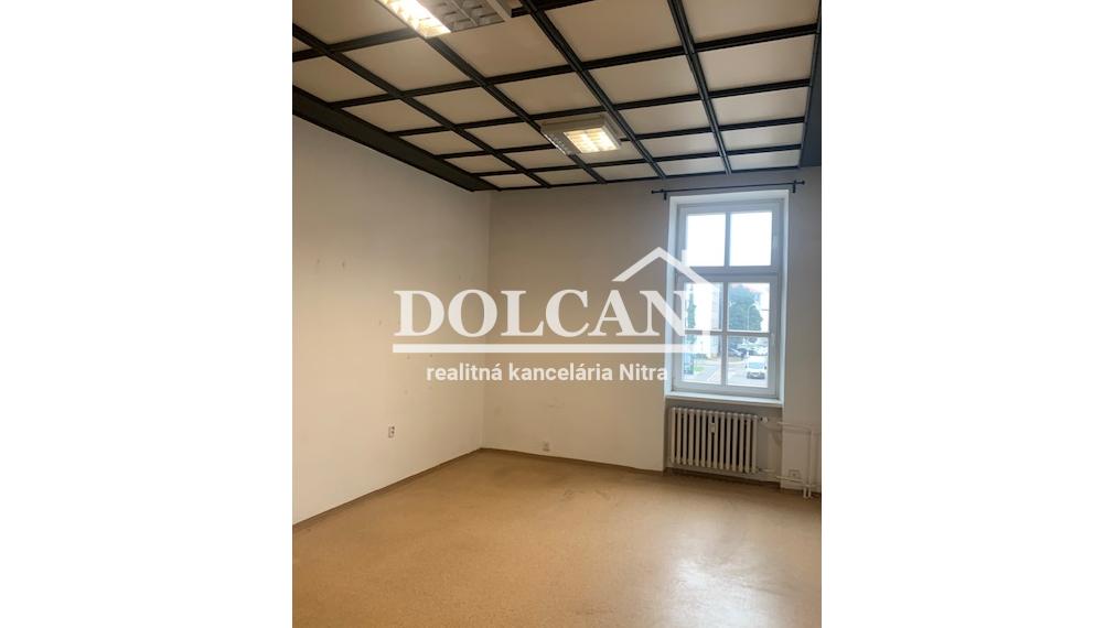 Na prenájom 2 kancelárie v centre, blízko mestského úradu, Nitra