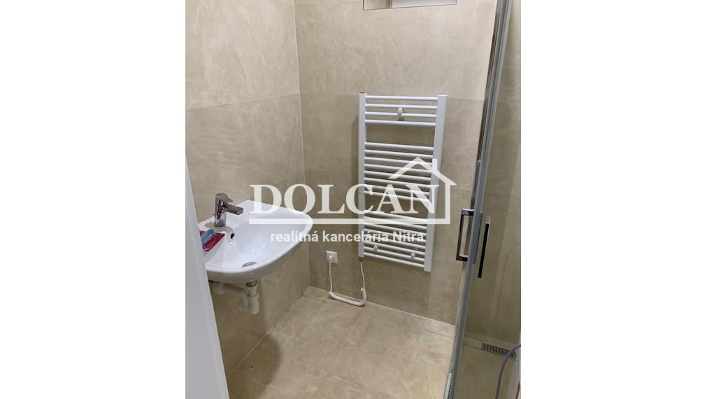 Na prenájom novo zariadený 2-izb.byt s parkovaním, Nitra, centrum