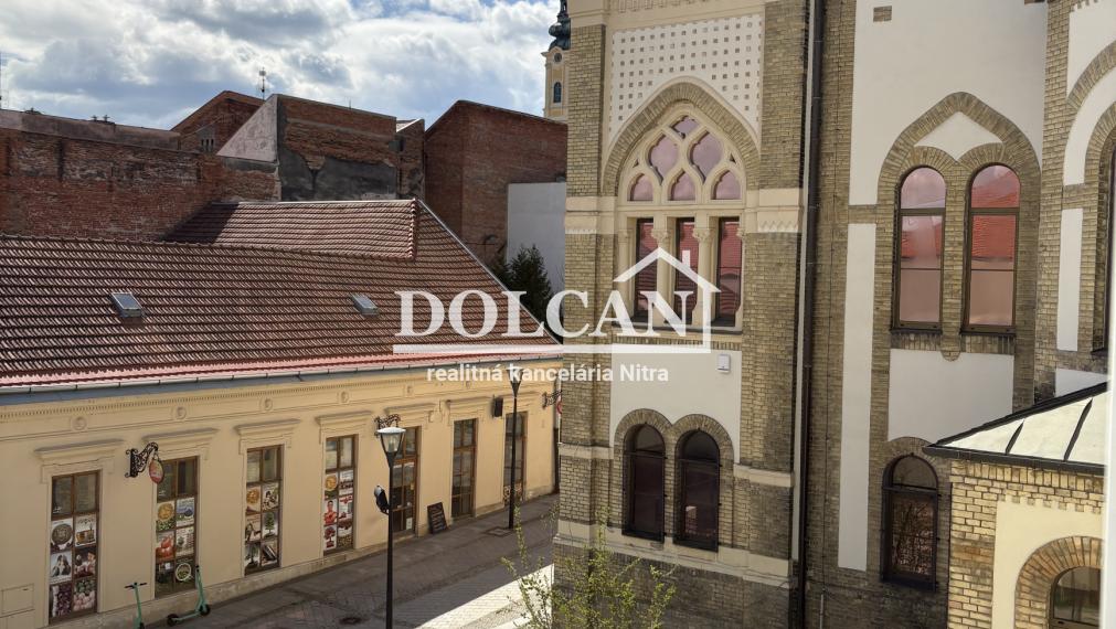 Na prenájom novo zariadený 2-izb.byt s parkovaním, Nitra, centrum