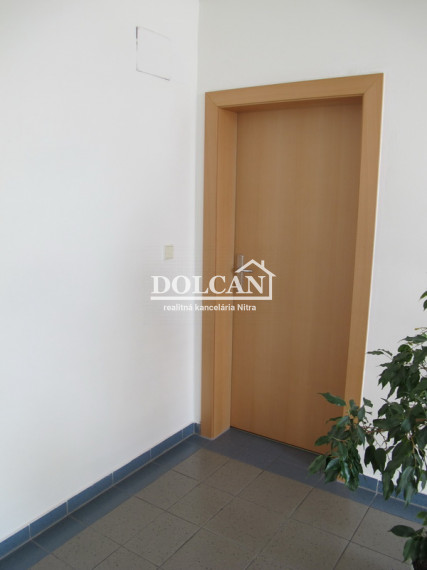 NA PRENÁJOM priestrannú kanceláriu na pešej zóne v Nitre