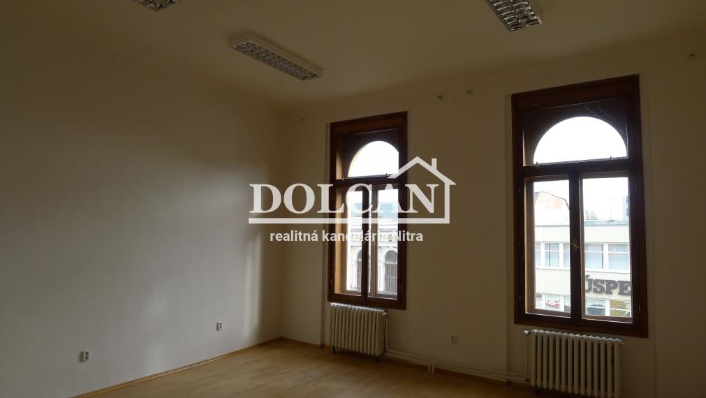 Kancelársky priestor v centre na pešej zóne v Nitre, 64 m2