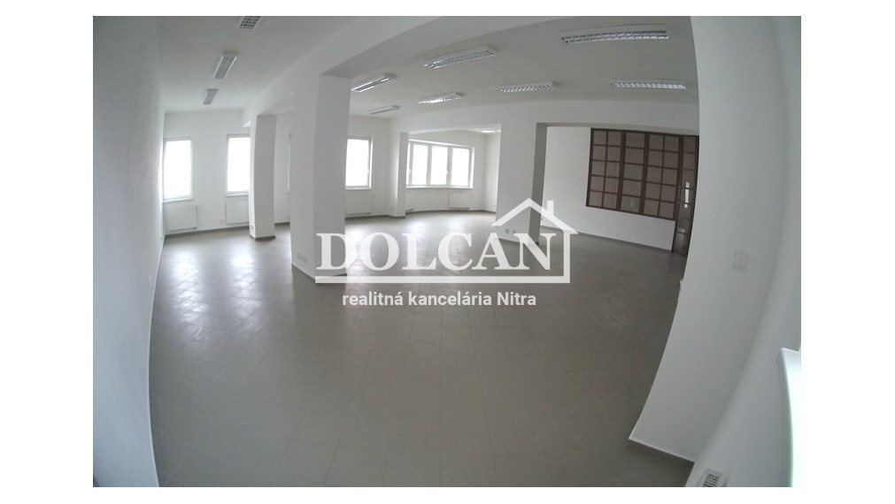 Obchodno-kancelársky priestor 112 m2 na pešej zóne, Nitra
