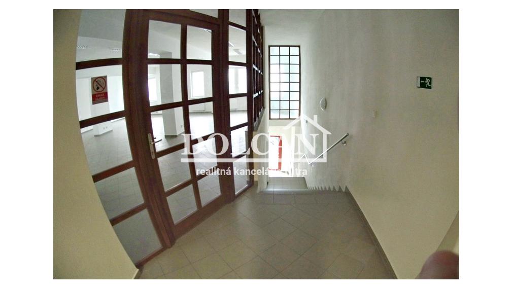 Obchodno-kancelársky priestor 112 m2 na pešej zóne, Nitra
