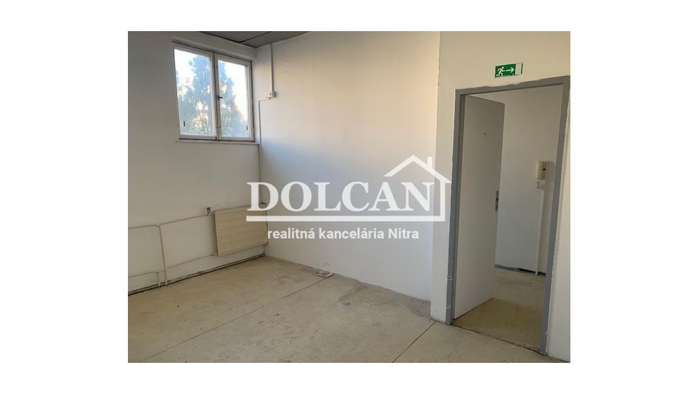 PRENÁJOM skladový priestor, pešia zóna 61 m2, Nitra