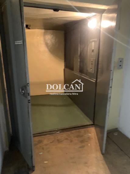 PRENÁJOM skladový priestor, pešia zóna 61 m2, Nitra
