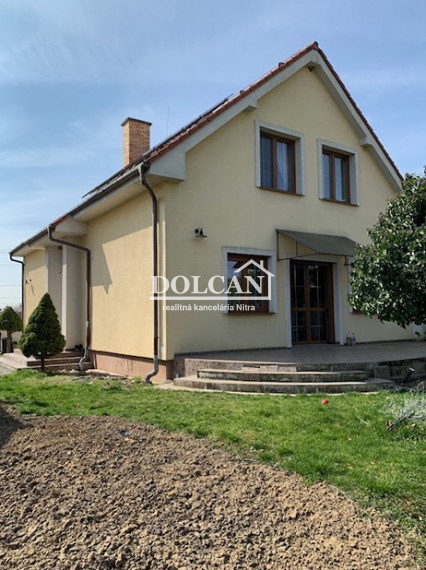 Úžasný, kompletne zariadený rodinný dom v tichej uličke v obci Slepčany