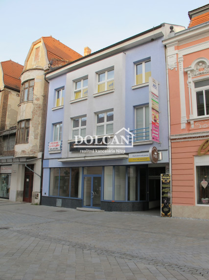 NA PRENÁJOM priestrannú kanceláriu na pešej zóne v Nitre