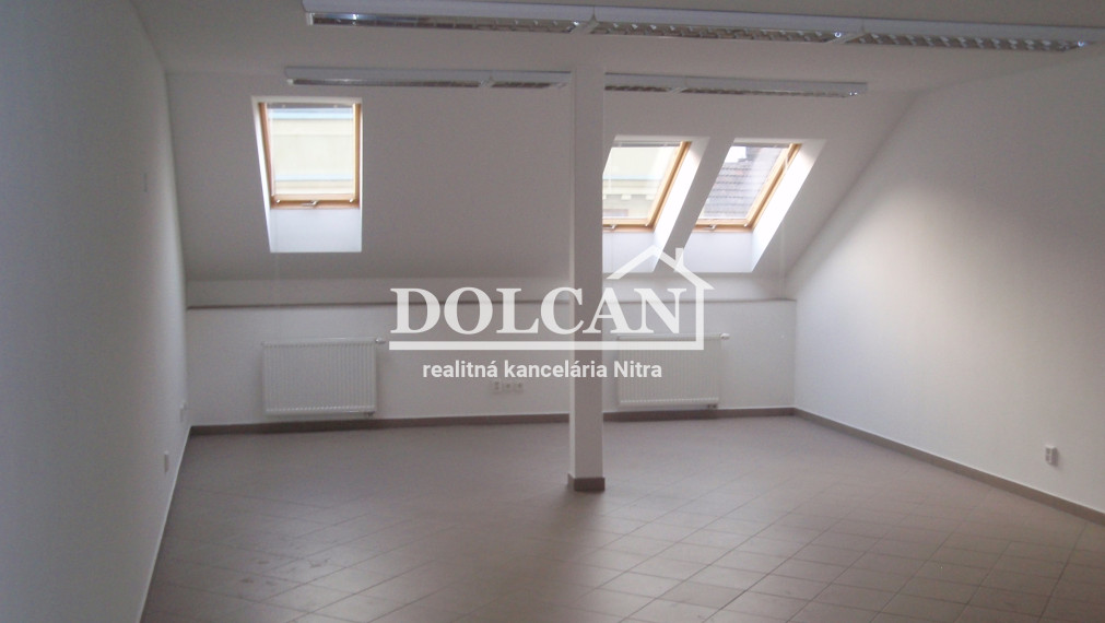NA PRENÁJOM priestrannú kanceláriu na pešej zóne v Nitre