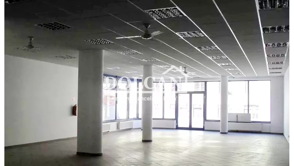 Na prenájom obchodný priestor 218 m2 na pešej zóne, Nitra