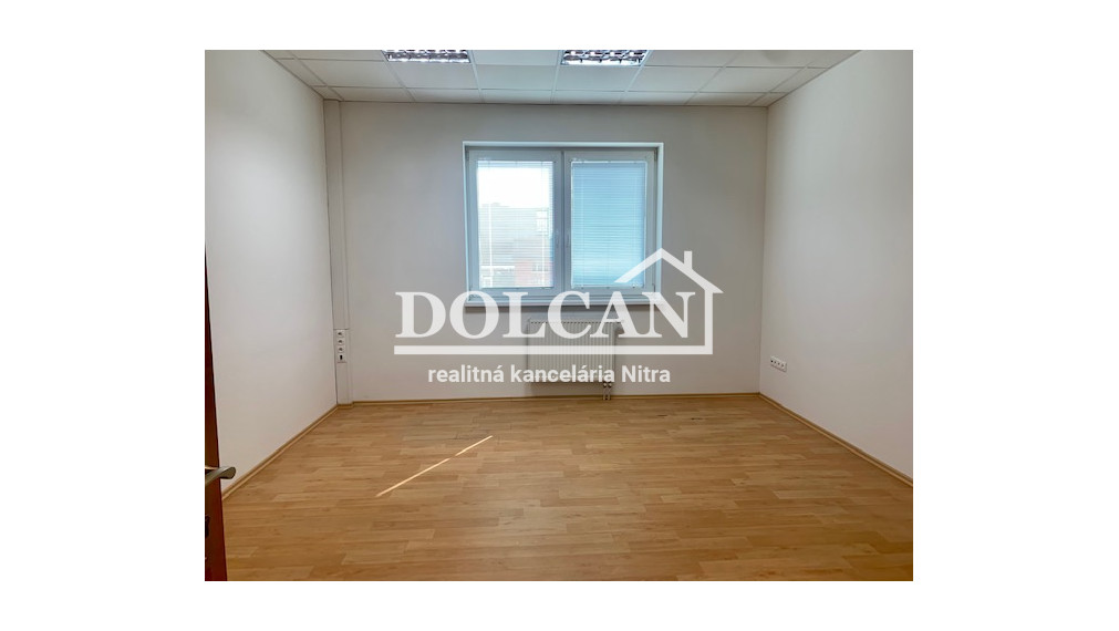 Na prenájom kancelárie 26 m2 s parkovaním, Nitra
