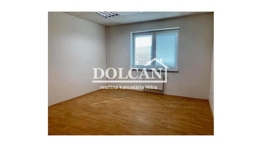 Na prenájom kancelárie 26 m2 s parkovaním, Nitra