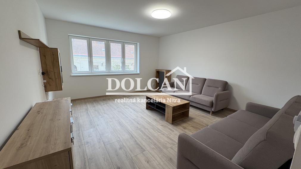 PRENAJATÝ veľký kompletne zrekonštruovaný zariadený 3-izb.byt, Nitra, centrum