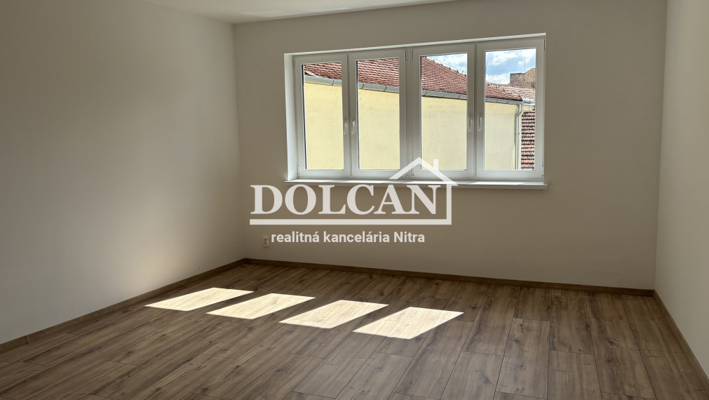 REZERVOVANÝ prenájom nezariadený 3-izb.byt, Nitra, centrum