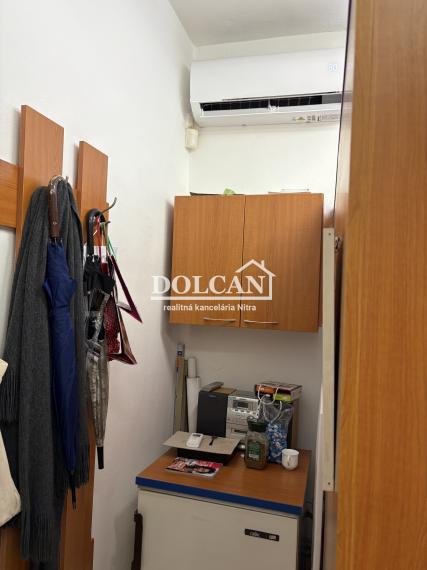 Na prenájom obchodný priestor s výkladmi 30 m2 v centre, Nitra