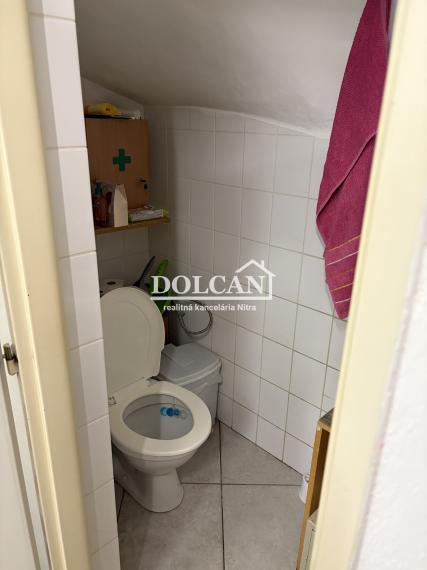 Na prenájom obchodný priestor s výkladmi 30 m2 v centre, Nitra
