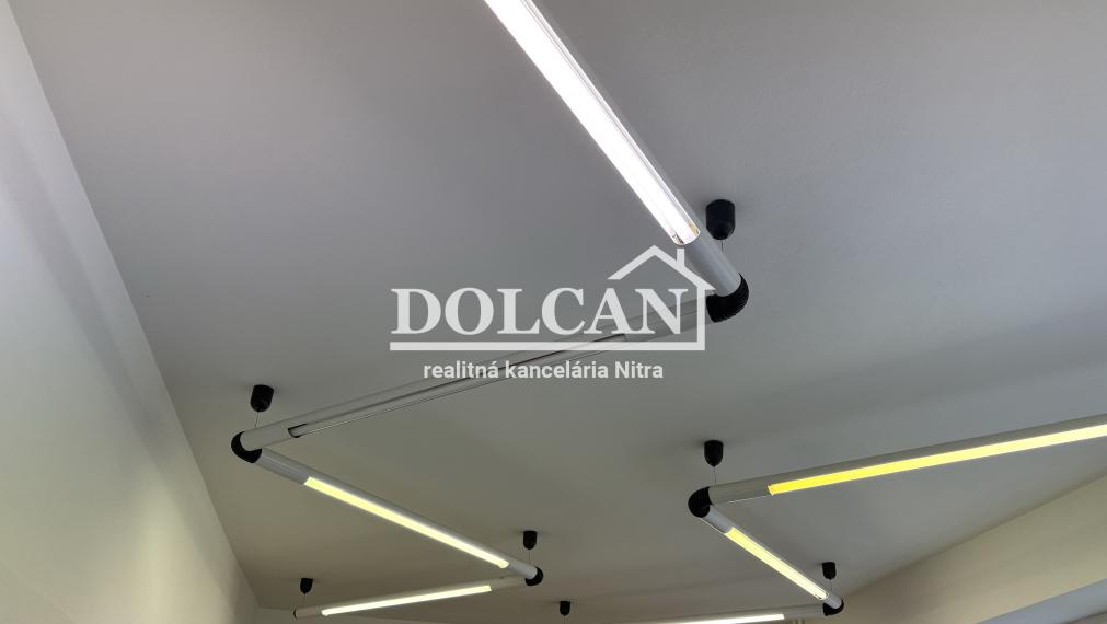 Na prenájom obchodný priestor s výkladmi 30 m2 v centre, Nitra