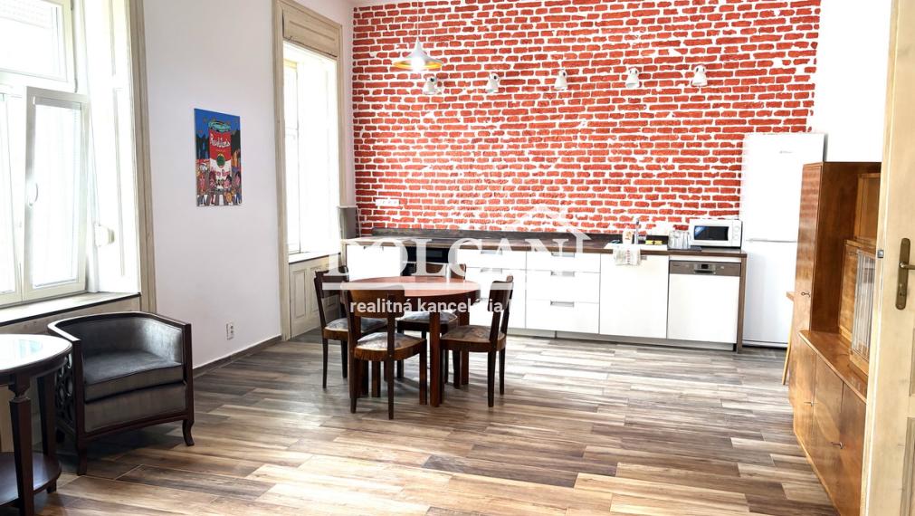 Na prenájom úžasný staromestský 2-izb.byt s parkovacím miestom, Nitra, centrum