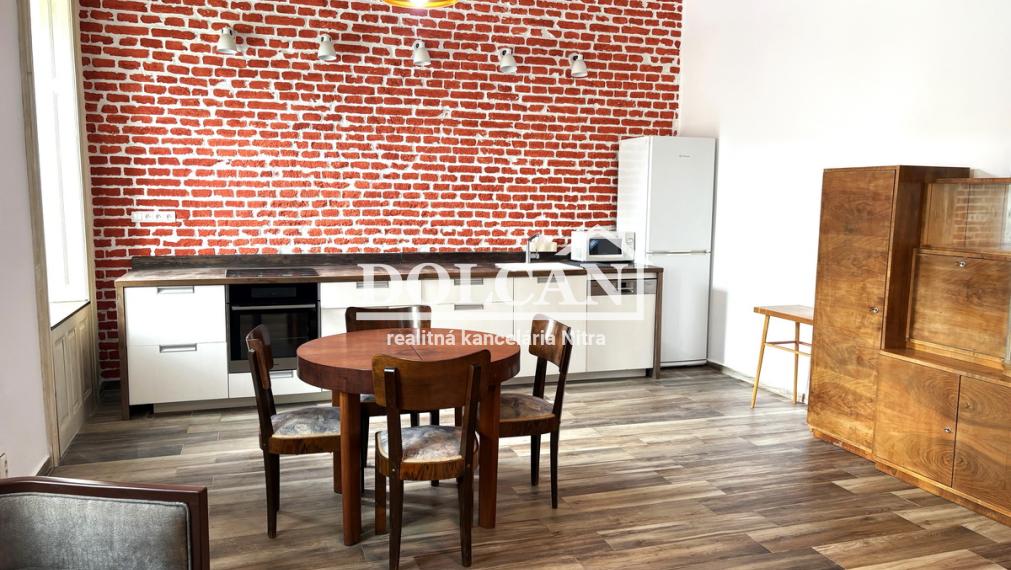 Na prenájom úžasný staromestský 2-izb.byt s parkovacím miestom, Nitra, centrum