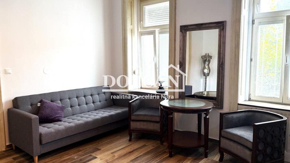 Na prenájom úžasný staromestský 2-izb.byt s parkovacím miestom, Nitra, centrum