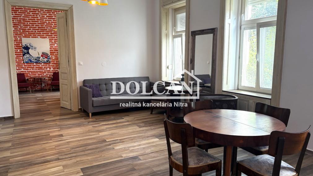 Na prenájom úžasný staromestský 2-izb.byt s parkovacím miestom, Nitra, centrum