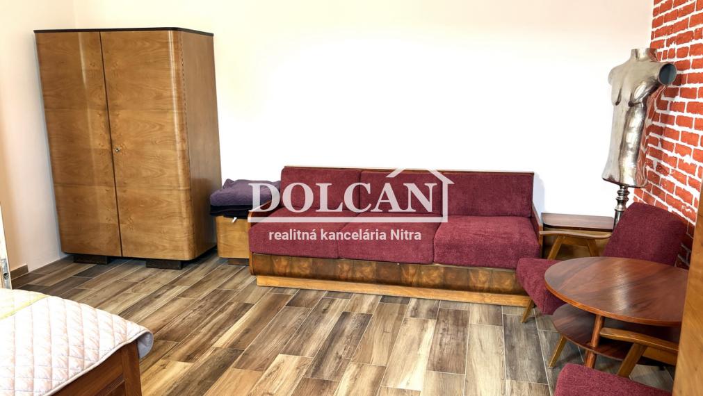 Na prenájom úžasný staromestský 2-izb.byt s parkovacím miestom, Nitra, centrum