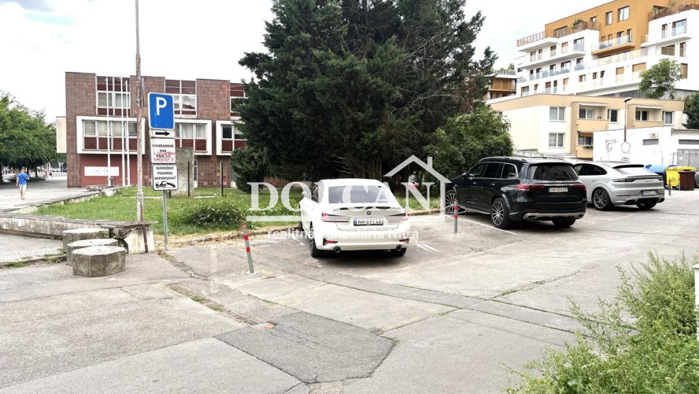 Na prenájom úžasný staromestský 2-izb.byt s parkovacím miestom, Nitra, centrum