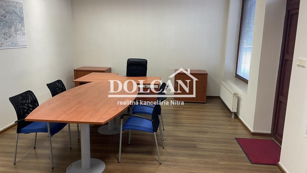 Na prenájom zariadená kancelária 27 m2 v centre, Nitra, Kupecká