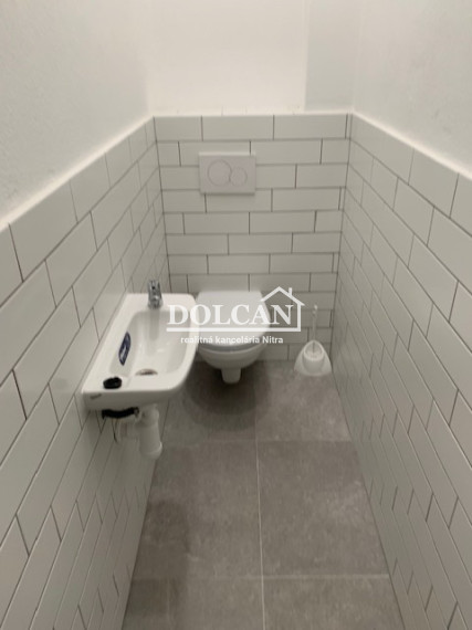 Na prenájom reprezentatívny kancelársky priestor 58 m², Nitra centrum