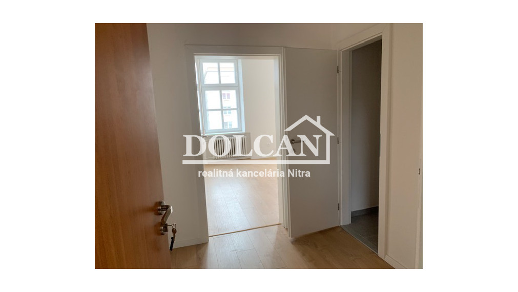 Na prenájom reprezentatívny kancelársky priestor 58 m², Nitra centrum