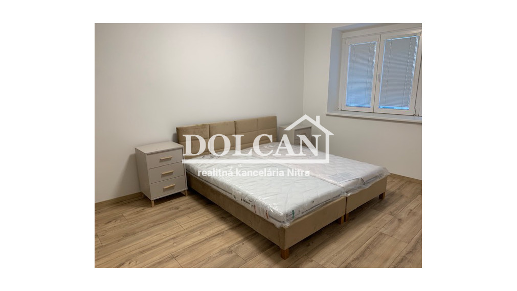 Na prenájom zariadený 2-izb.byt s parkovaním, Nitra, centrum