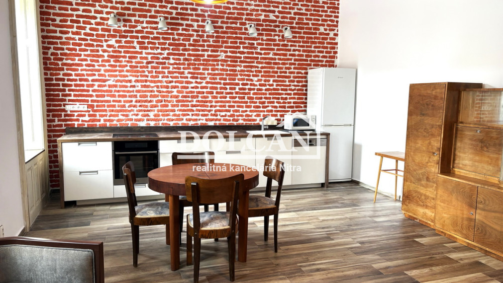 Úžasný staromestský 2-izb.byt, Nitra, priame centrum