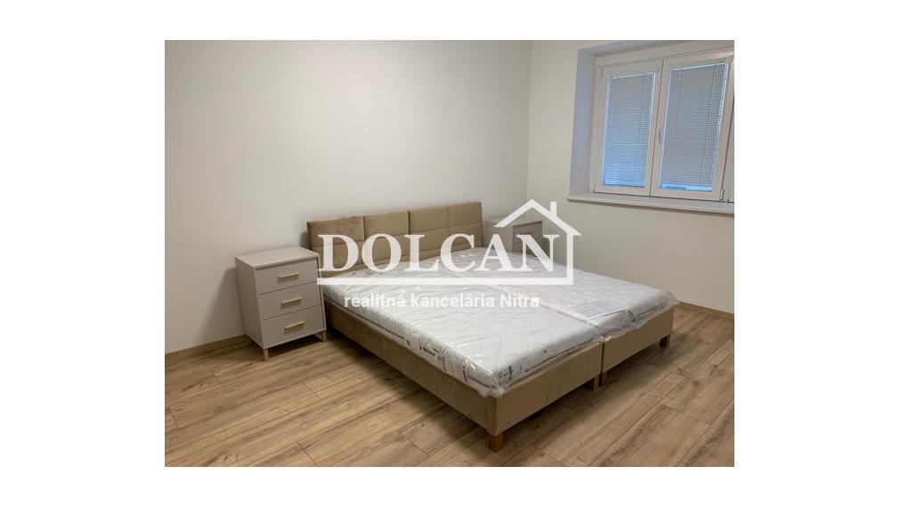 Na prenájom novo zariadený 2-izb.byt s parkovaním, Nitra, centrum