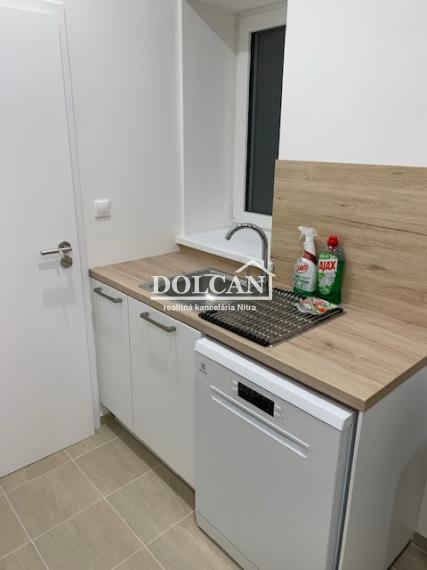 Na prenájom novo zariadený 2-izb.byt s parkovaním, Nitra, centrum