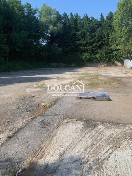 Spevnená plocha na skladovanie v uzavretom areáli Nitra, Pražská