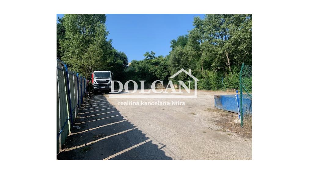 Spevnená plocha na skladovanie v uzavretom areáli Nitra, Pražská