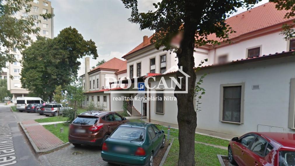 Na prenájom kancelária 28 m2 blízko mestského úradu, Nitra