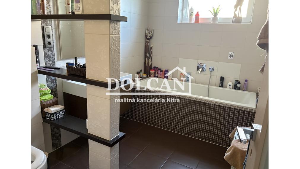 EXKLUZÍVNE rodinný dom s bazénom, Nitra, Šúdol