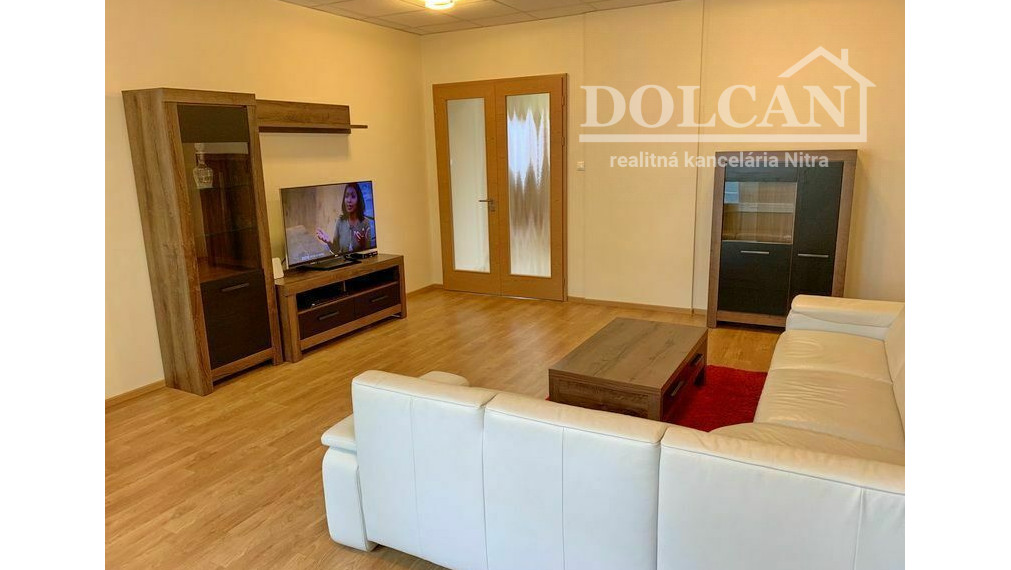RK DOLCAN ponúka do prenájmu 4 izbový byt s garážou v centre mesta, Nitra