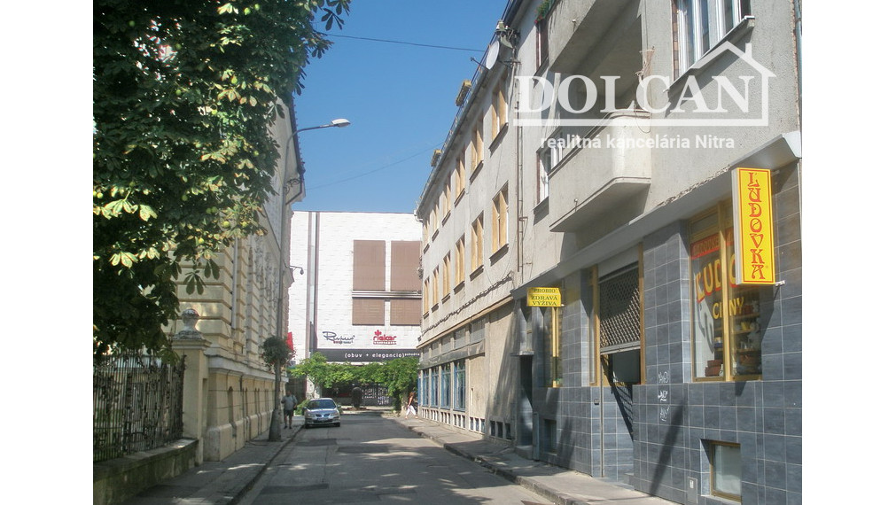 NA PRENÁJOM veľkometrážny 4 izb.byt v centre Nitry