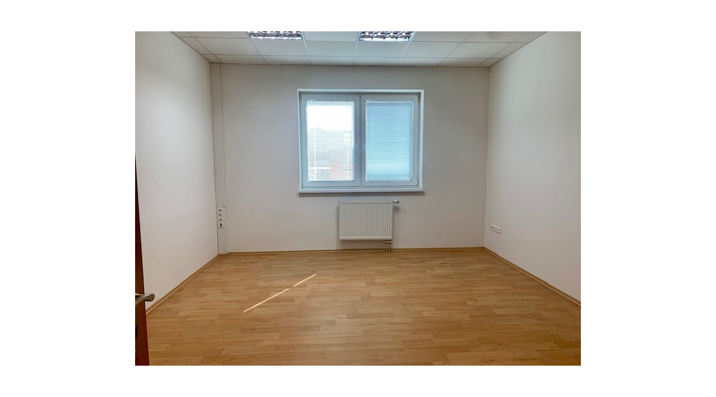 Na prenájom kancelárie 26 m2 s parkovaním, Nitra