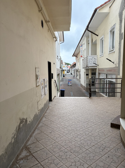 Na prenájom obchodný priestor s výkladmi 30 m2 v centre, Nitra