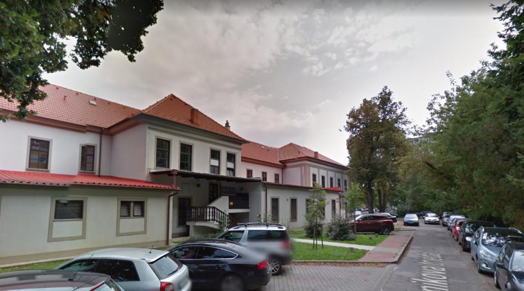 Na prenájom 2 kancelárie v centre, blízko mestského úradu, Nitra