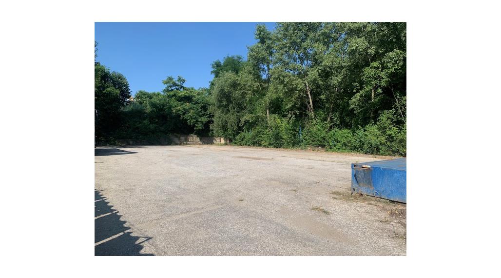 Spevnená plocha na skladovanie v uzavretom areáli Nitra, Pražská