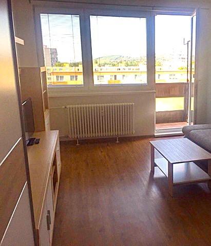 Na prenájom veľká garsónka s balkónom na Chrenovej, Nitra