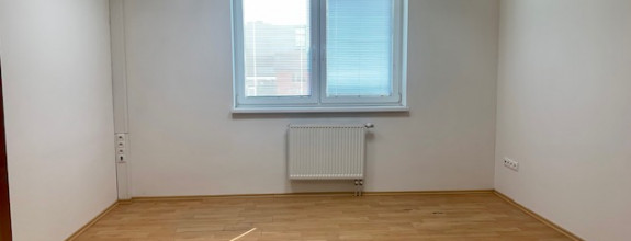 Na prenájom kancelárie 26 m2 s parkovaním, Nitra