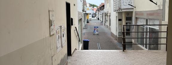 Na prenájom obchodný priestor s výkladmi 30 m2 v centre, Nitra